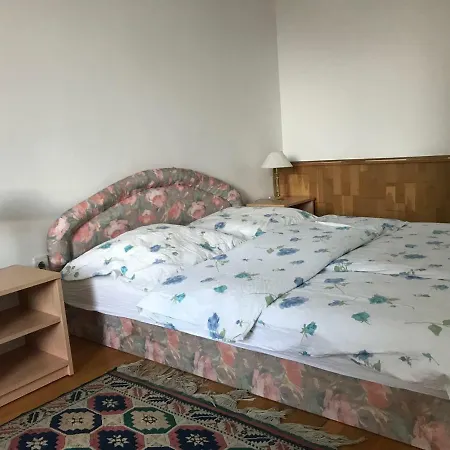 Franciska Apartman Appartamento *